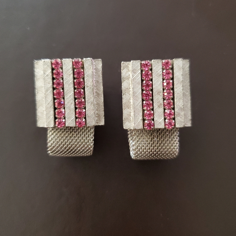 Funky vintage wrap around cuff links- 80's? Pink and silver.